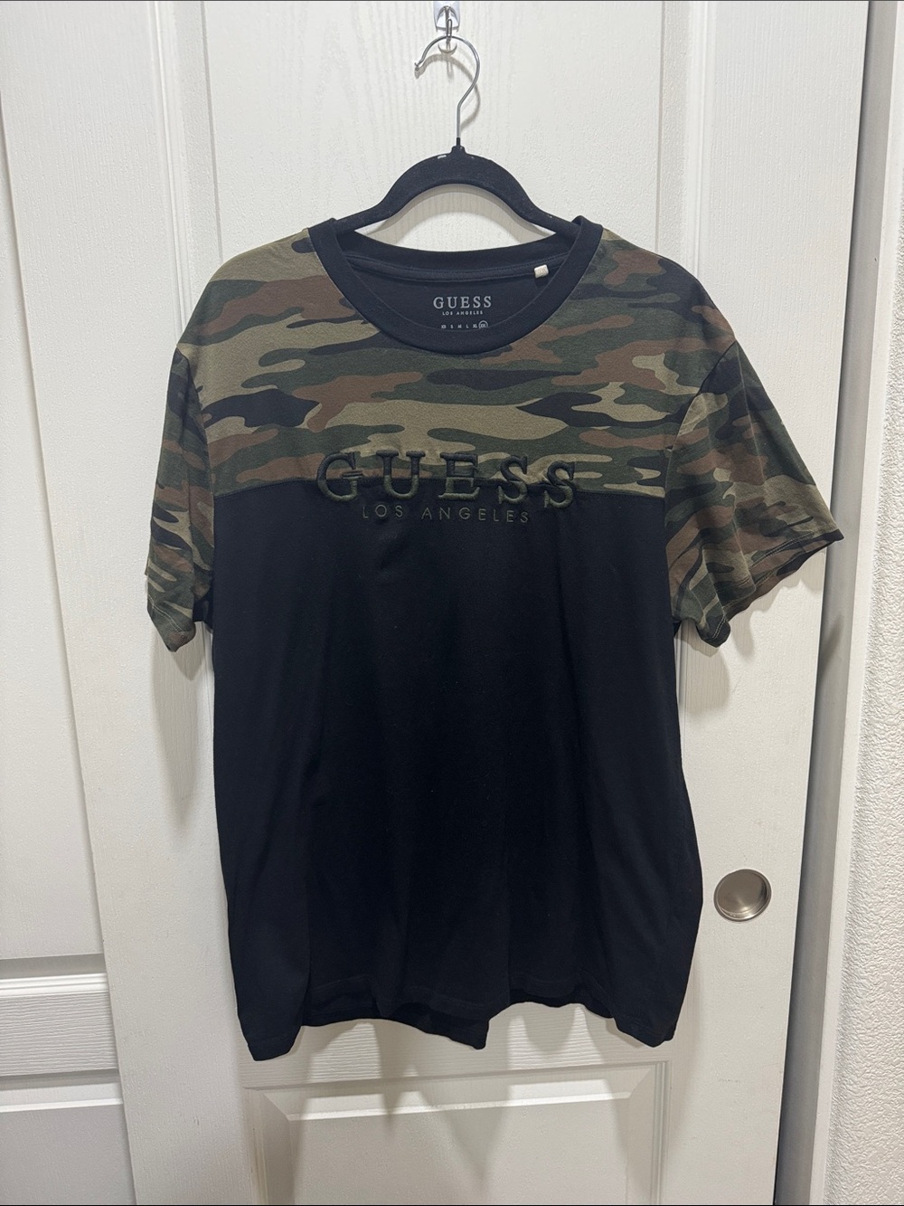 Guess Los Angeles Camo Embroidered Logo Tee XXL